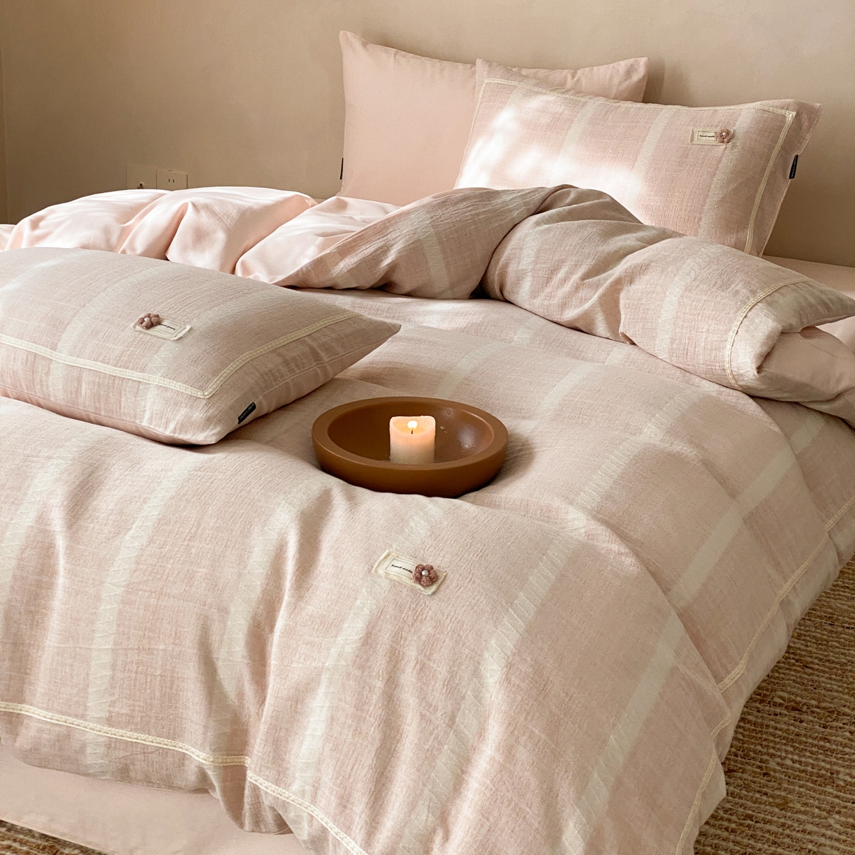 91家纺网 家纺一手货源 找家纺 （总）祺瑞佳家纺 2025新款侘寂风100%棉加厚磨毛四件套色织提花床单床笠（标准券后不得低于288元，大号券后不得低于308元）