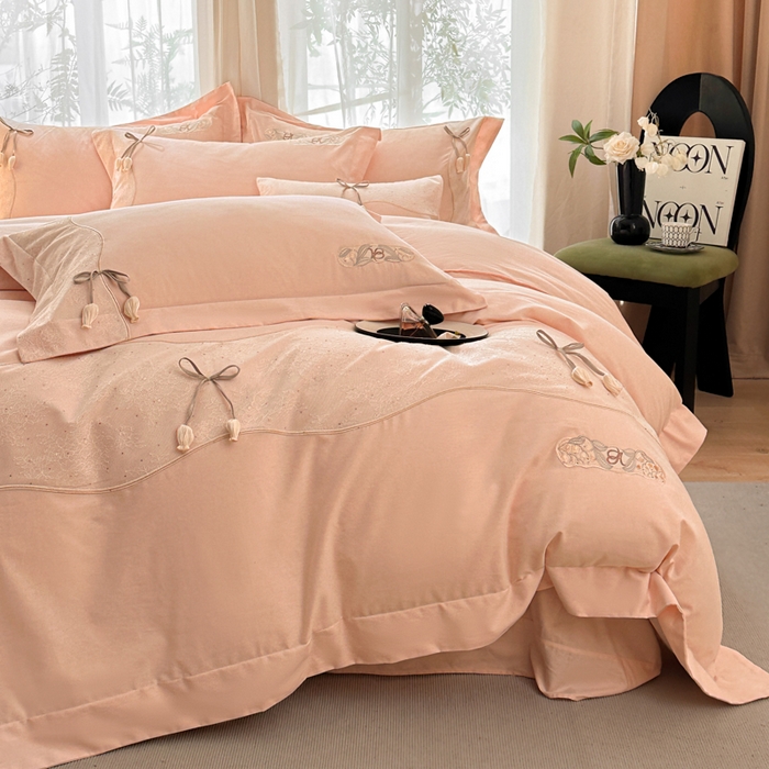 91家纺网 家纺一手货源 找家纺 （总）祺瑞佳家纺 2025新品100%棉全棉加厚磨毛全棉刺绣绣花蕾丝法式四件套-郁金物语（标准券后不得低于298元，大号券后不得低于318元）