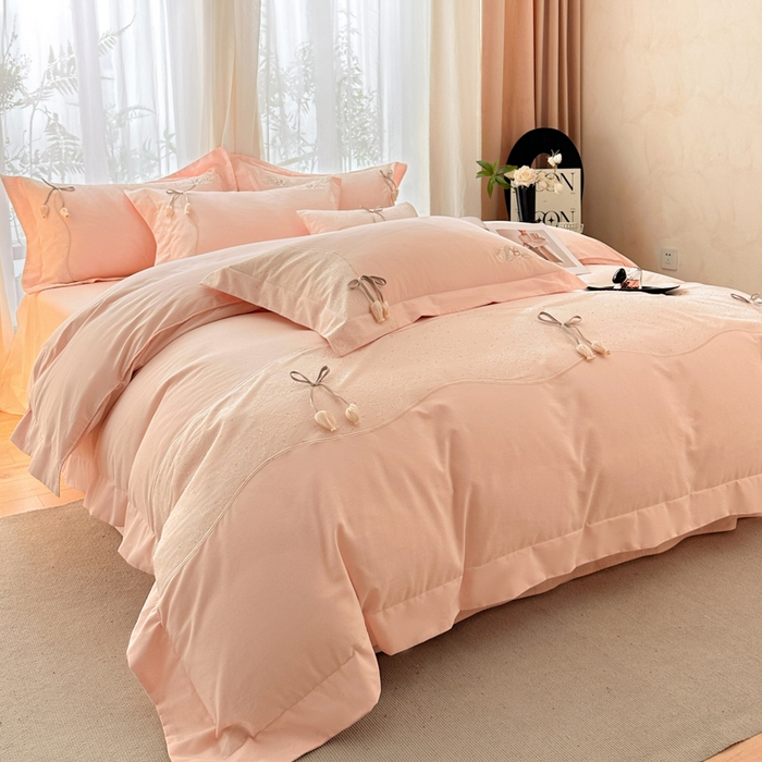 91家纺网 家纺一手货源 找家纺 （总）祺瑞佳家纺 2025新品100%棉全棉加厚磨毛全棉刺绣绣花蕾丝法式四件套-郁金物语（标准券后不得低于298元，大号券后不得低于318元）