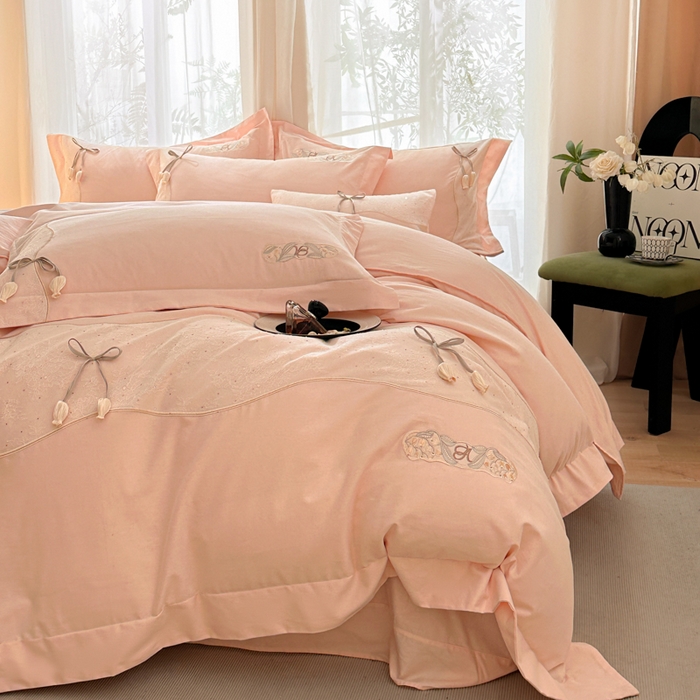 91家纺网 家纺一手货源 找家纺 （总）祺瑞佳家纺 2025新品100%棉全棉加厚磨毛全棉刺绣绣花蕾丝法式四件套-郁金物语（标准券后不得低于298元，大号券后不得低于318元）