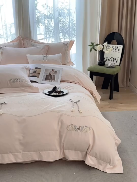 91家纺网 家纺一手货源 找家纺 （总）祺瑞佳家纺 2025新品100%棉全棉加厚磨毛全棉刺绣绣花蕾丝法式四件套-郁金物语（标准券后不得低于298元，大号券后不得低于318元）