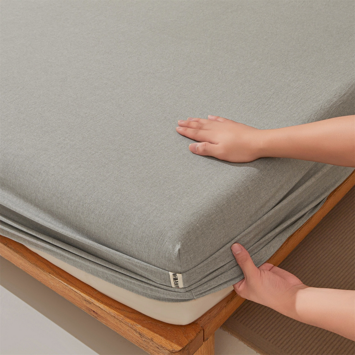 91家纺网 家纺一手货源 找家纺 优眠坊 2026新款全棉色织水洗纯色条格纯棉单层床笠床垫保护套 拾忆-灰色