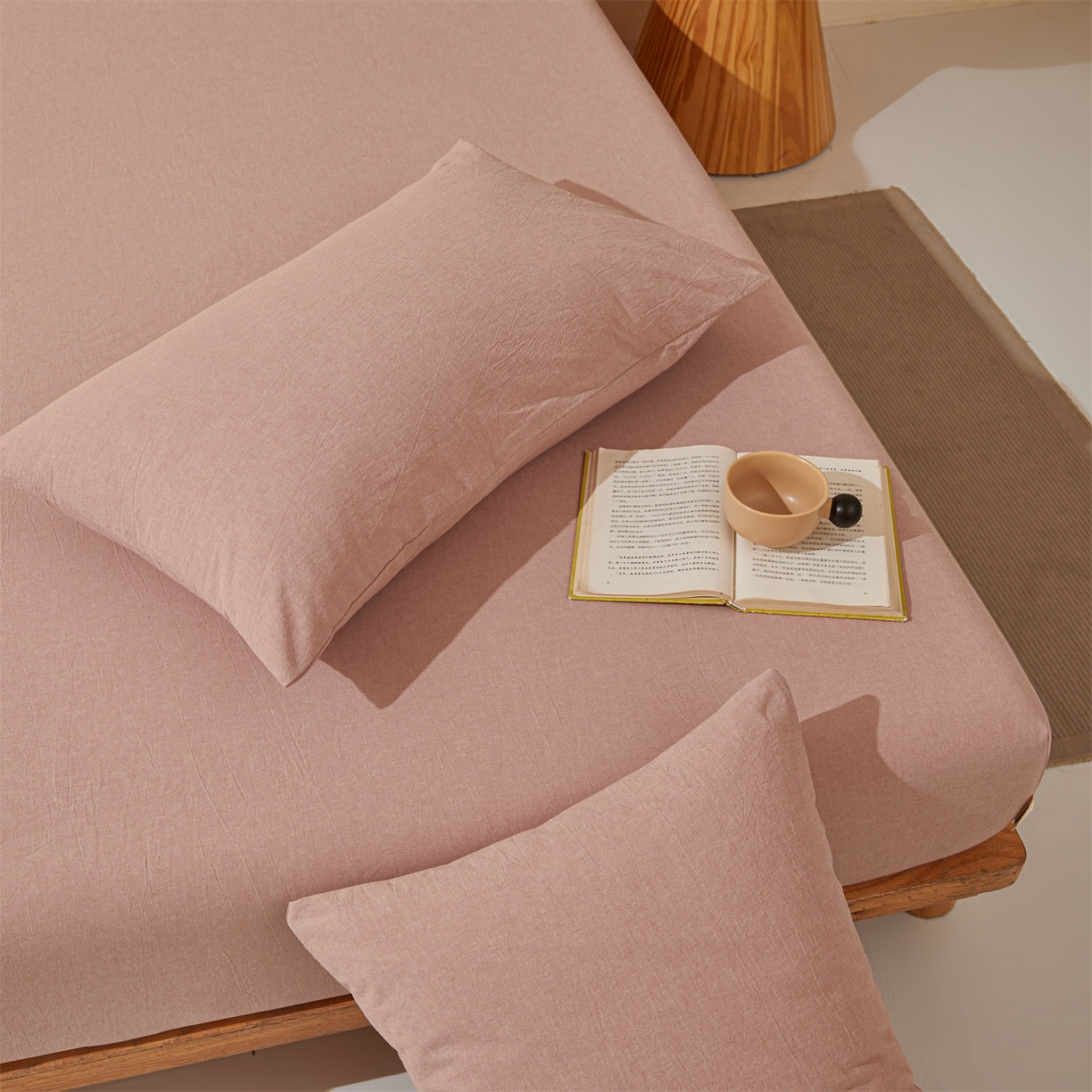 91家纺网 家纺一手货源 找家纺 优眠坊 2026新款全棉色织水洗纯色条格纯棉单层床笠床垫保护套 拾忆-梅粉