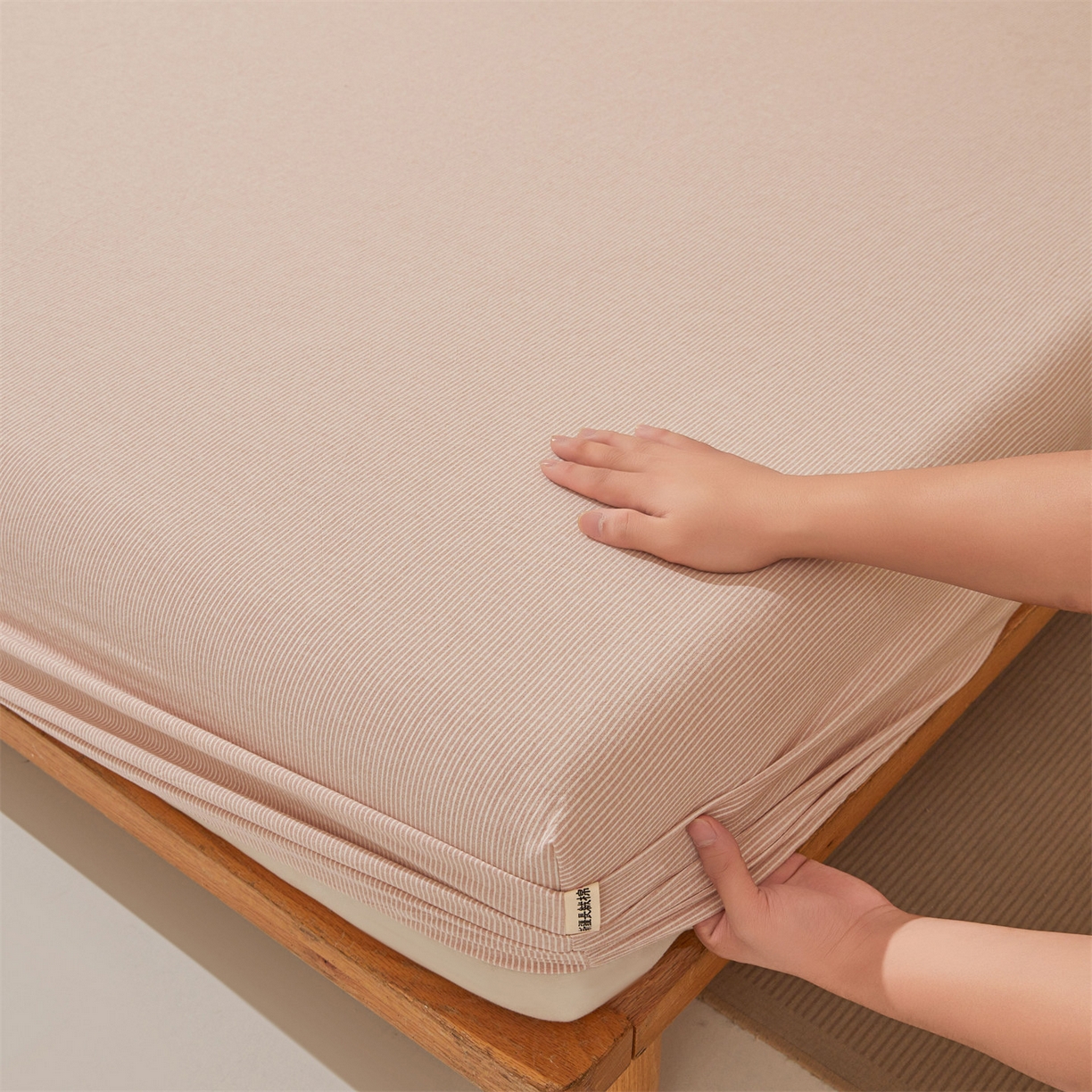 91家纺网 家纺一手货源 找家纺 优眠坊 2026新款全棉色织水洗纯色条格纯棉单层床笠床垫保护套 拾忆-条纹粉