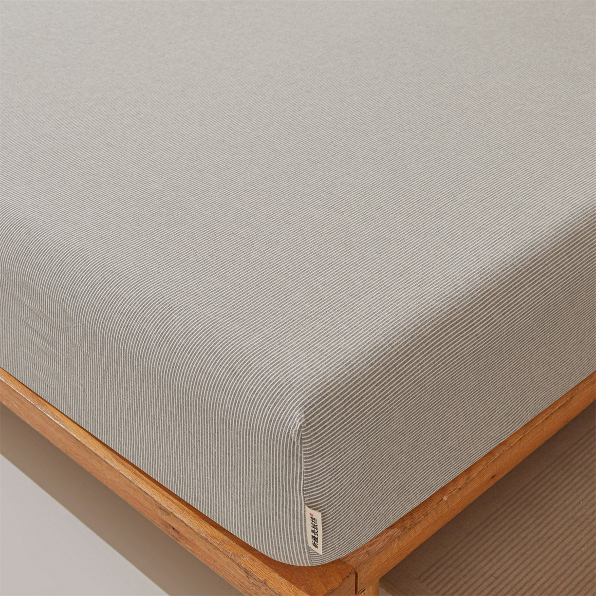 91家纺网 家纺一手货源 找家纺 优眠坊 2026新款全棉色织水洗纯色条格纯棉单层床笠床垫保护套 拾忆-条纹灰