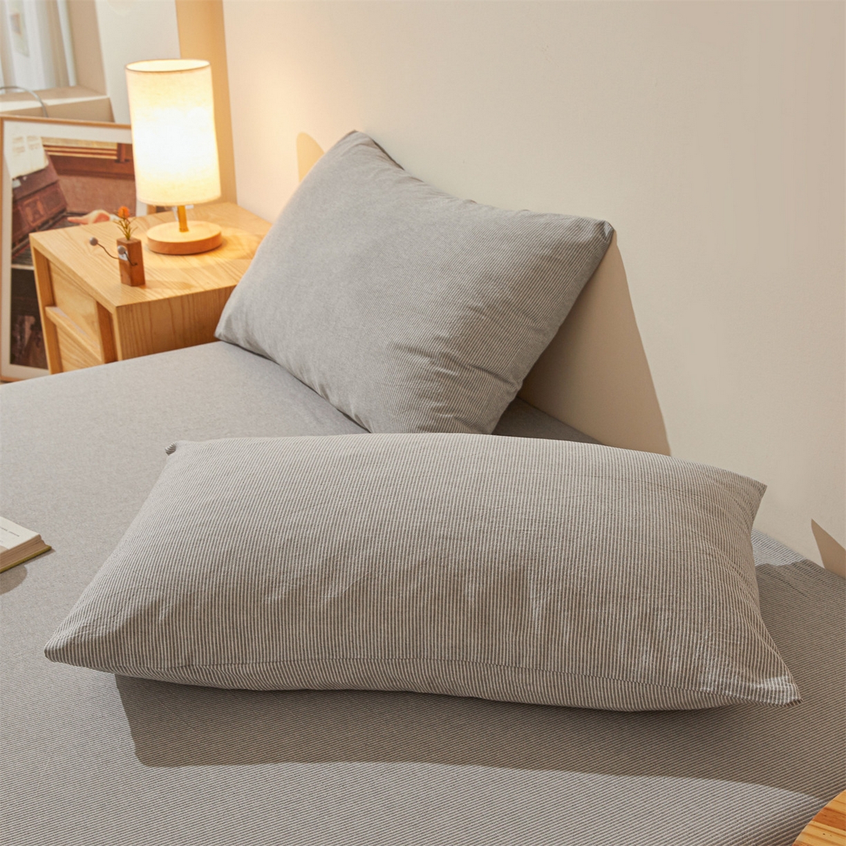 91家纺网 家纺一手货源 找家纺 优眠坊 2026新款全棉色织水洗纯色条格纯棉单层床笠床垫保护套 拾忆-条纹灰