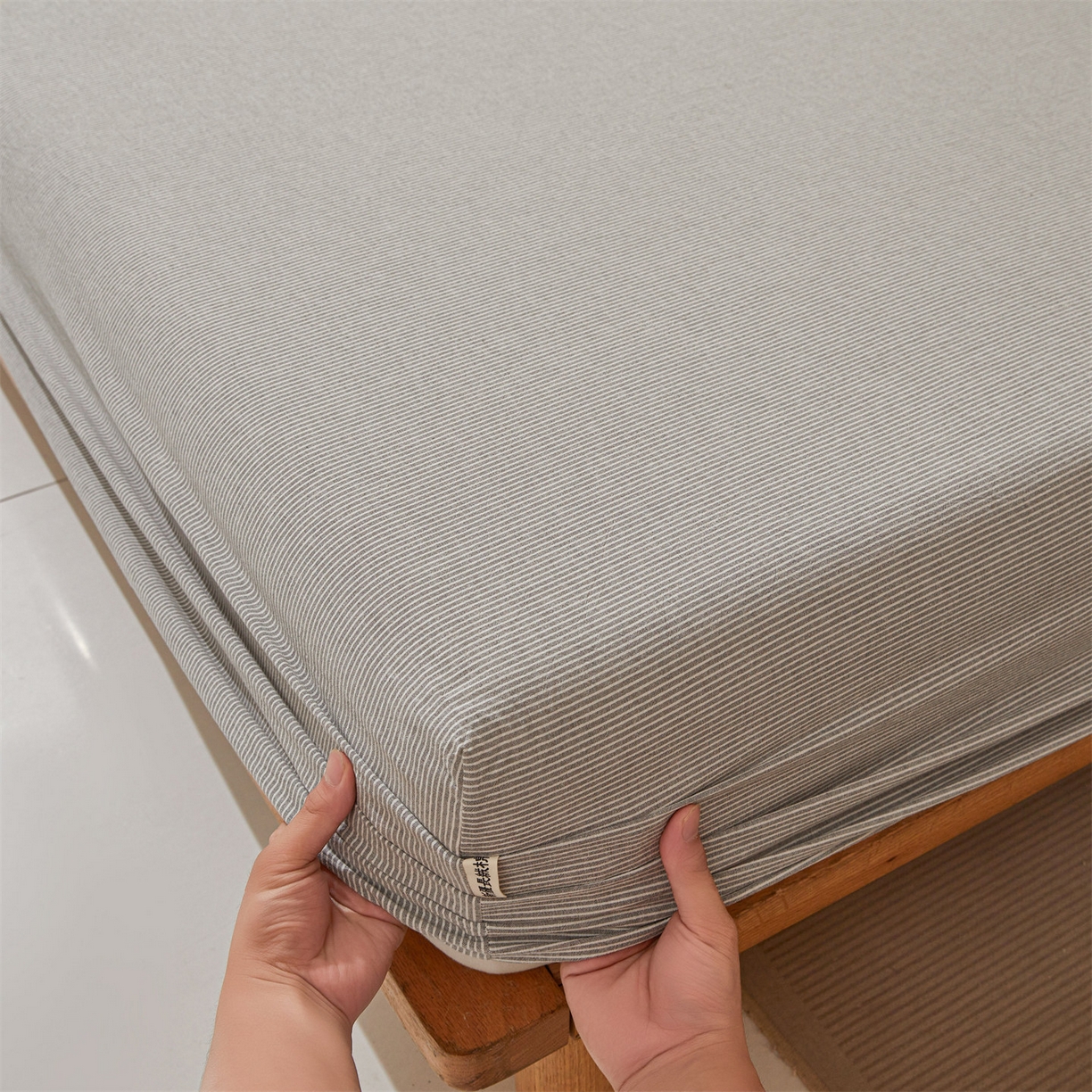 91家纺网 家纺一手货源 找家纺 优眠坊 2026新款全棉色织水洗纯色条格纯棉单层床笠床垫保护套 拾忆-条纹灰