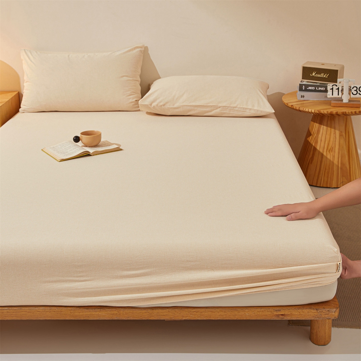 91家纺网 家纺一手货源 找家纺 优眠坊 2026新款全棉色织水洗纯色条格纯棉单层床笠床垫保护套 拾忆-条纹卡其