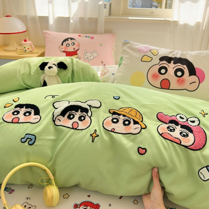 91家纺网 家纺一手货源 找家纺 三元色 2025新款云朵棉毛巾绣小新系列四件套 百变小新