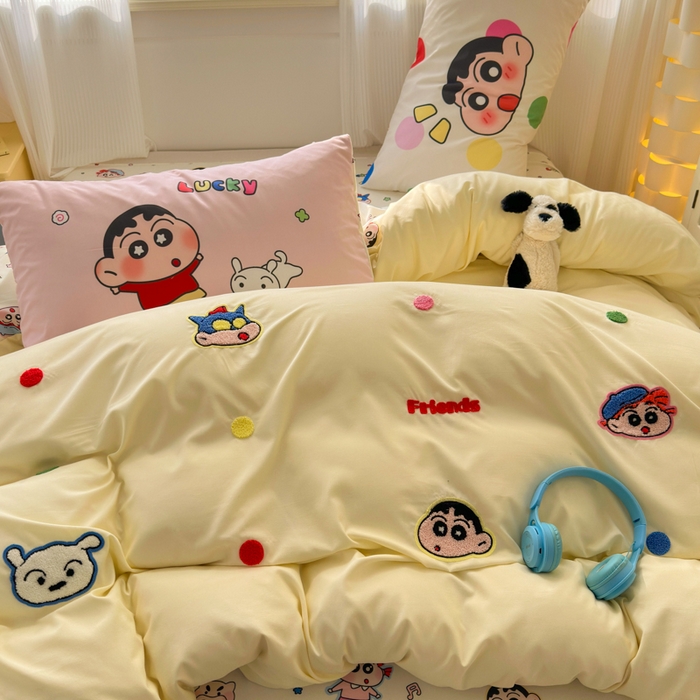 91家纺网 家纺一手货源 找家纺 三元色 2025新款云朵棉毛巾绣小新系列四件套 彩色波点小新