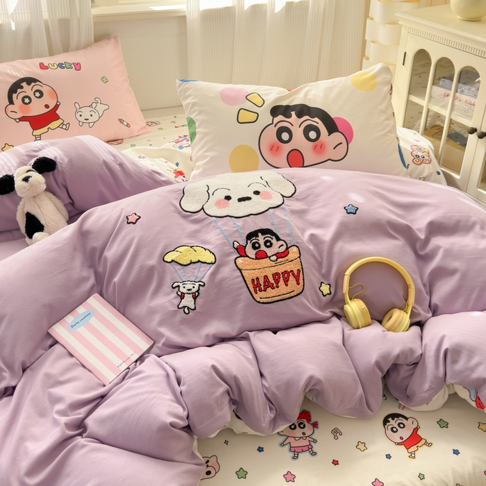 91家纺网 家纺一手货源 找家纺 三元色 2025新款云朵棉毛巾绣小新系列四件套 气球小新