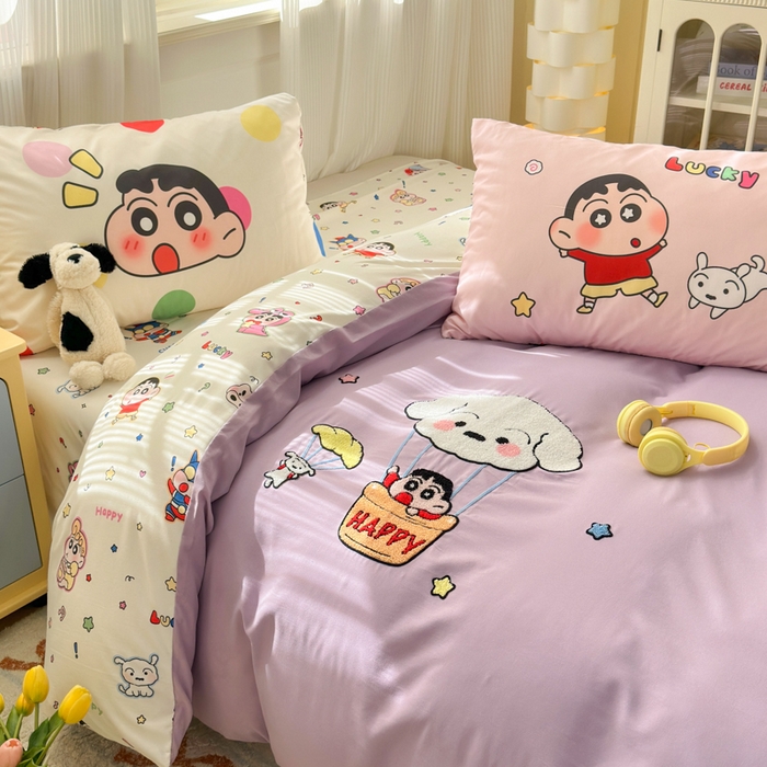 91家纺网 家纺一手货源 找家纺 三元色 2025新款云朵棉毛巾绣小新系列四件套 气球小新