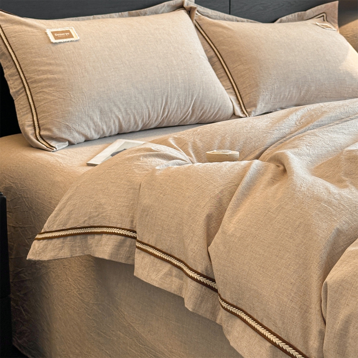 91家纺网 家纺一手货源 找家纺 笙意家纺 2025新款A类全棉棉麻织带款四件套 织带款-卡其