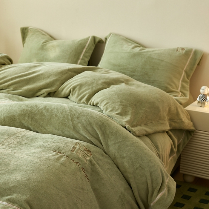 91家纺网 家纺一手货源 找家纺 佑先生 2025新款高克重加厚仿兔毛绒四件套 兔毛绒加厚四件套-苍霞绿