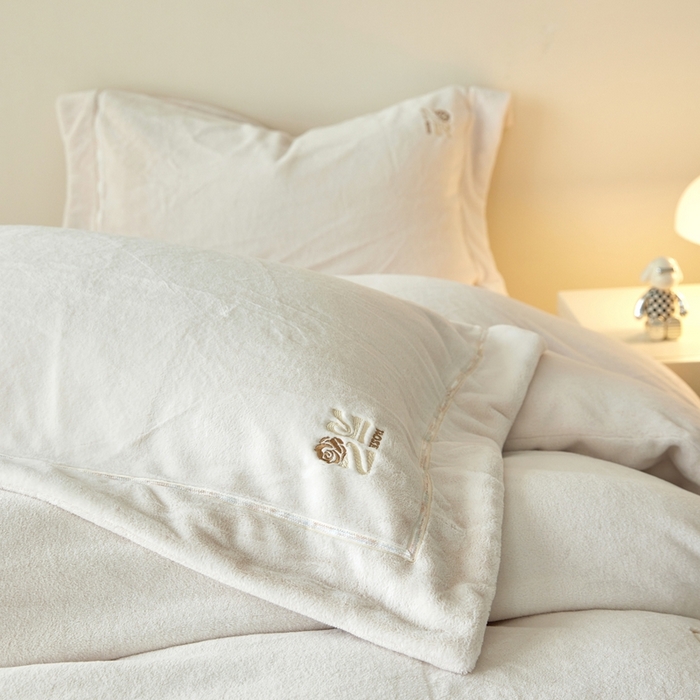 91家纺网 家纺一手货源 找家纺 佑先生 2025新款高克重加厚仿兔毛绒四件套 兔毛绒加厚四件套-皎玉白