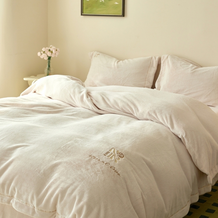 91家纺网 家纺一手货源 找家纺 佑先生 2025新款高克重加厚仿兔毛绒四件套 兔毛绒加厚四件套-皎玉白