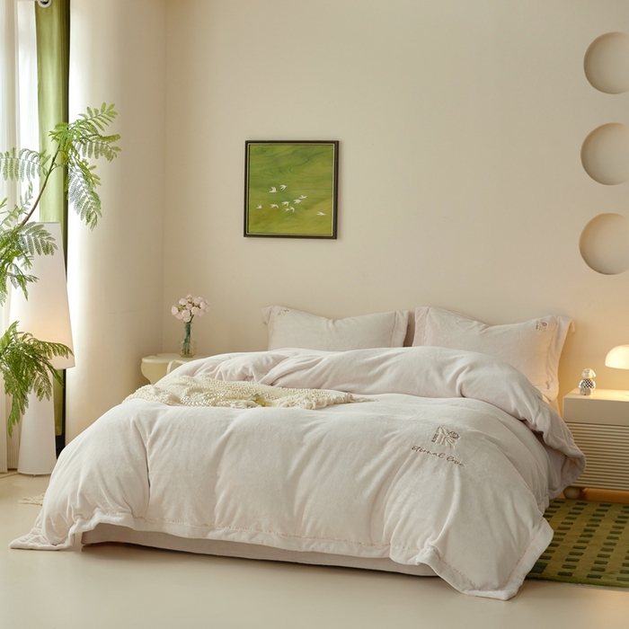 91家纺网 家纺一手货源 找家纺 佑先生 2025新款高克重加厚仿兔毛绒四件套 兔毛绒加厚四件套-皎玉白