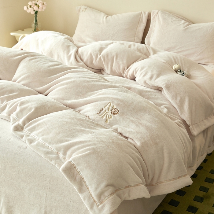 91家纺网 家纺一手货源 找家纺 佑先生 2025新款高克重加厚仿兔毛绒四件套 兔毛绒加厚四件套-皎玉白