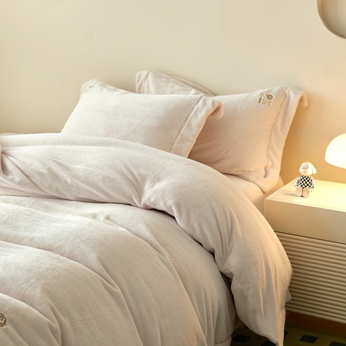 91家纺网 家纺一手货源 找家纺 佑先生 2025新款高克重加厚仿兔毛绒四件套 兔毛绒加厚四件套-皎玉白