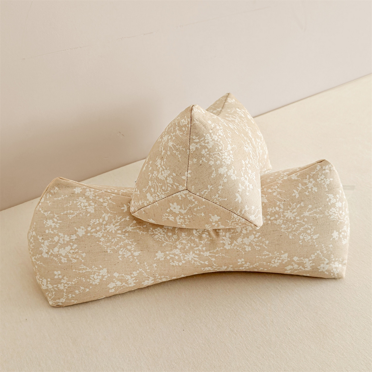 91家纺网 家纺一手货源 找家纺 （总）麦肯锡 2025新款棉麻三角荞麦枕