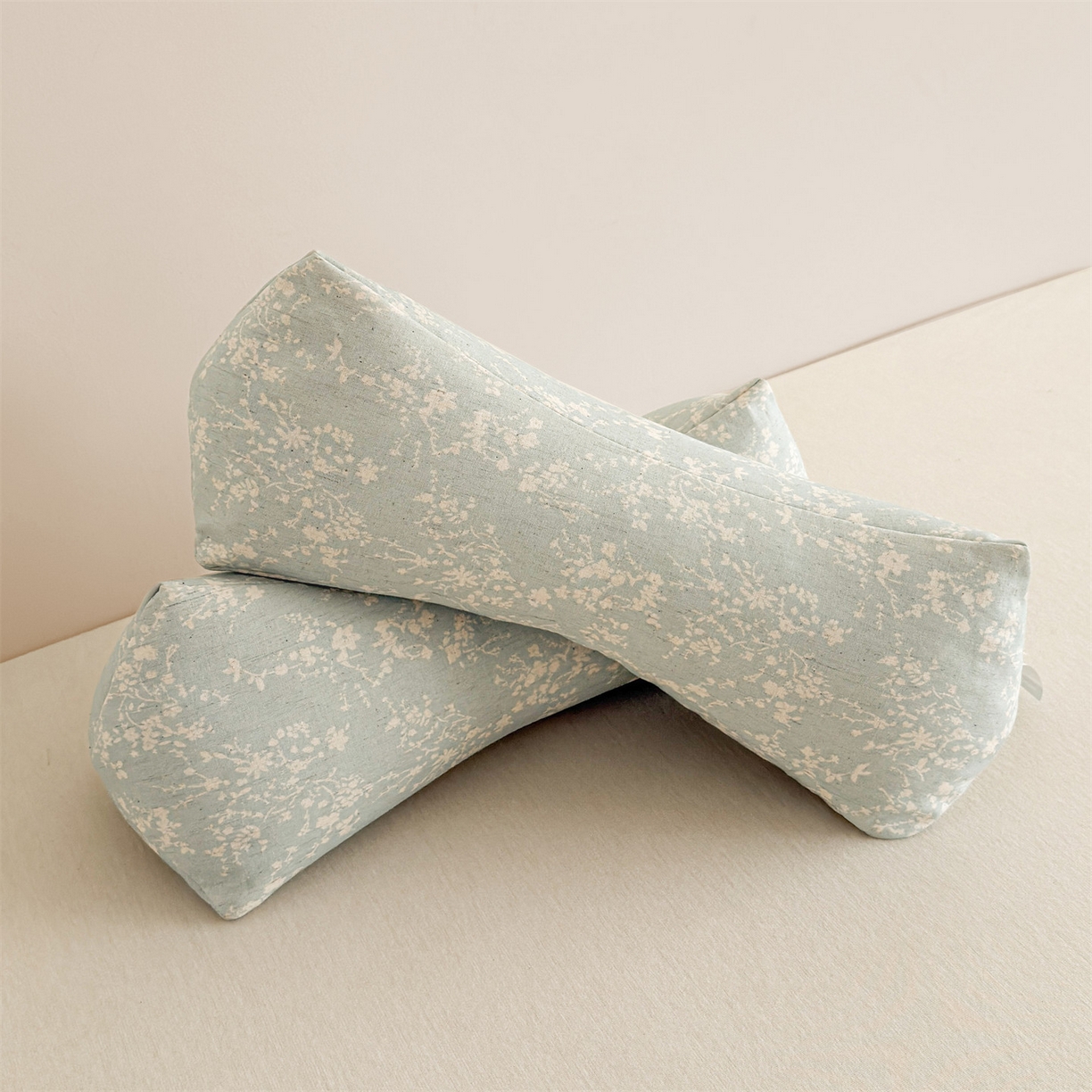 91家纺网 家纺一手货源 找家纺 麦肯锡 2025新款棉麻三角荞麦枕 半夏浅蓝