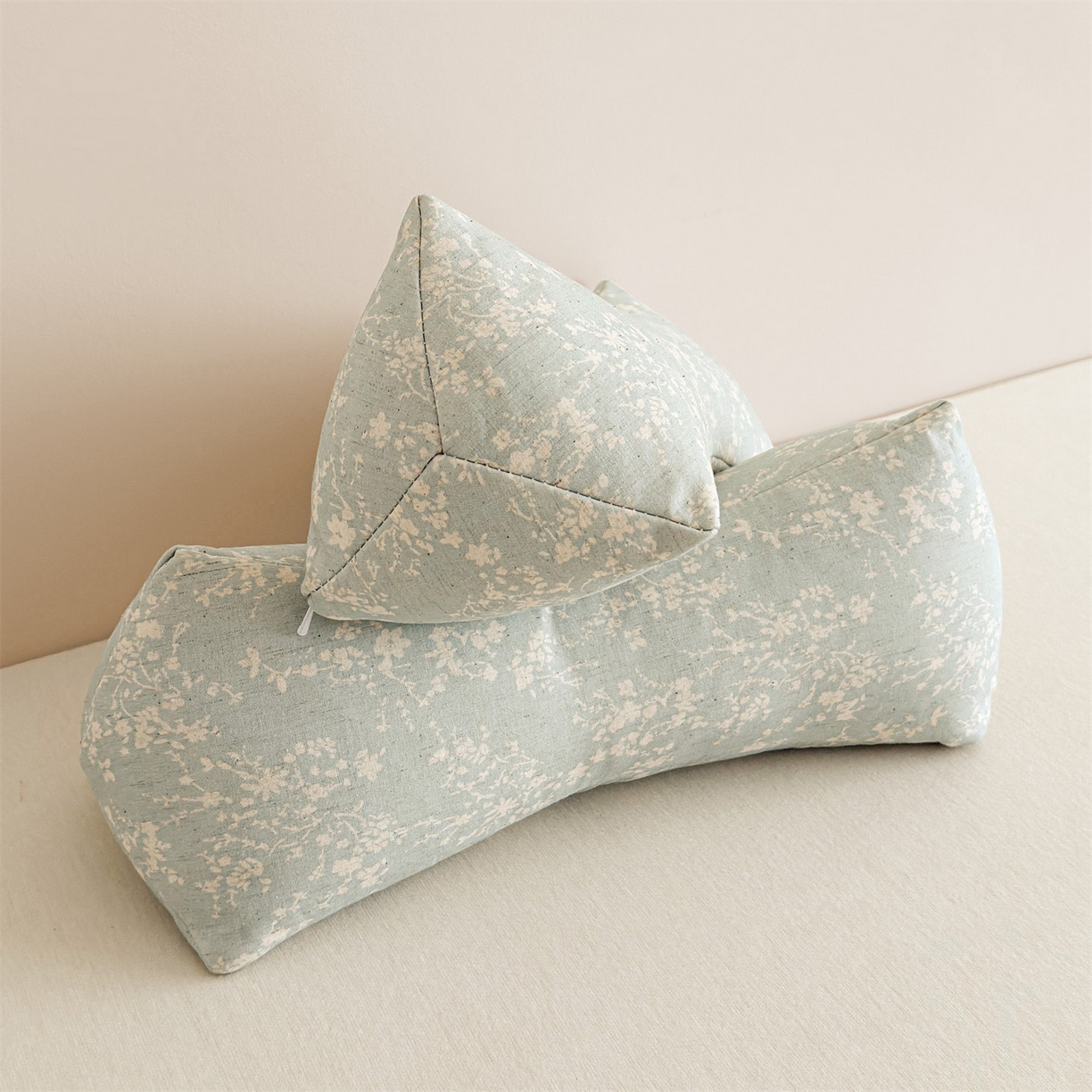 91家纺网 家纺一手货源 找家纺 麦肯锡 2025新款棉麻三角荞麦枕 半夏浅蓝