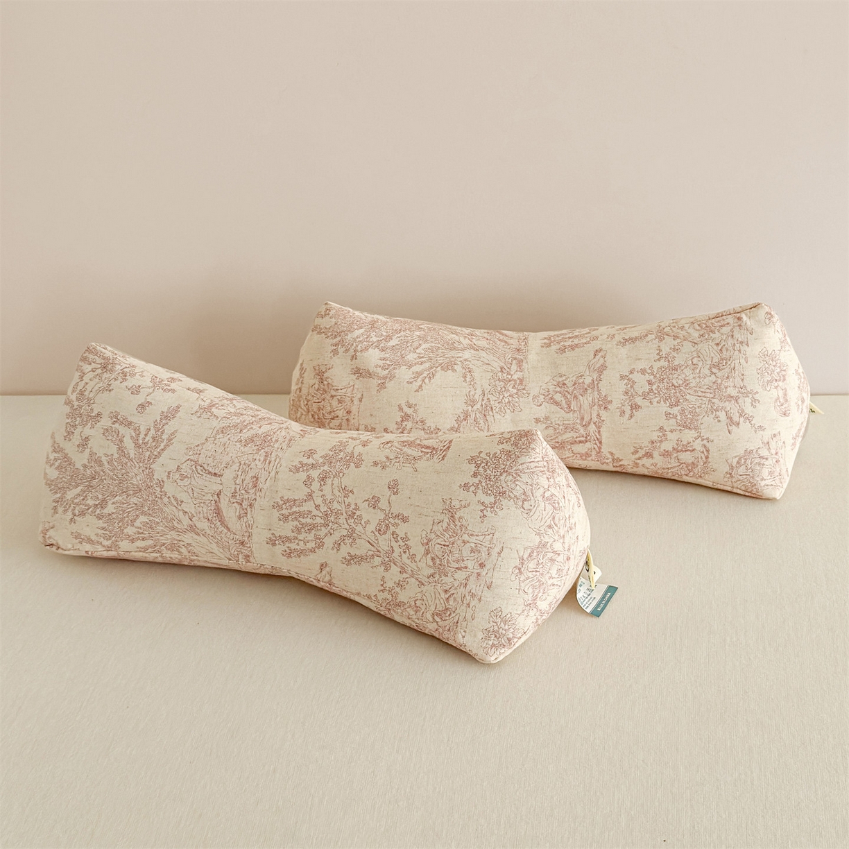 91家纺网 家纺一手货源 找家纺 麦肯锡 2025新款棉麻三角荞麦枕 梦想庄园粉