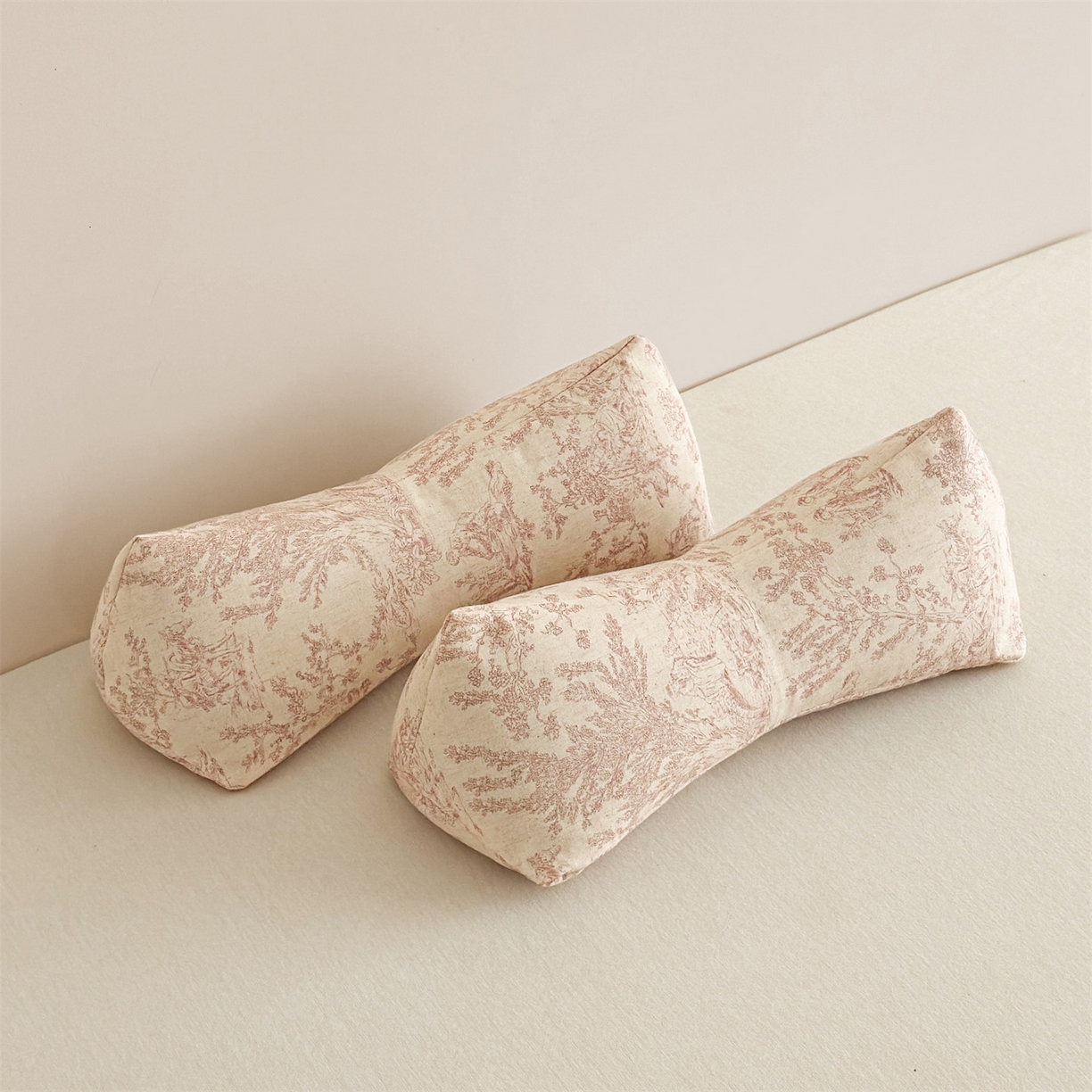 91家纺网 家纺一手货源 找家纺 麦肯锡 2025新款棉麻三角荞麦枕 梦想庄园粉