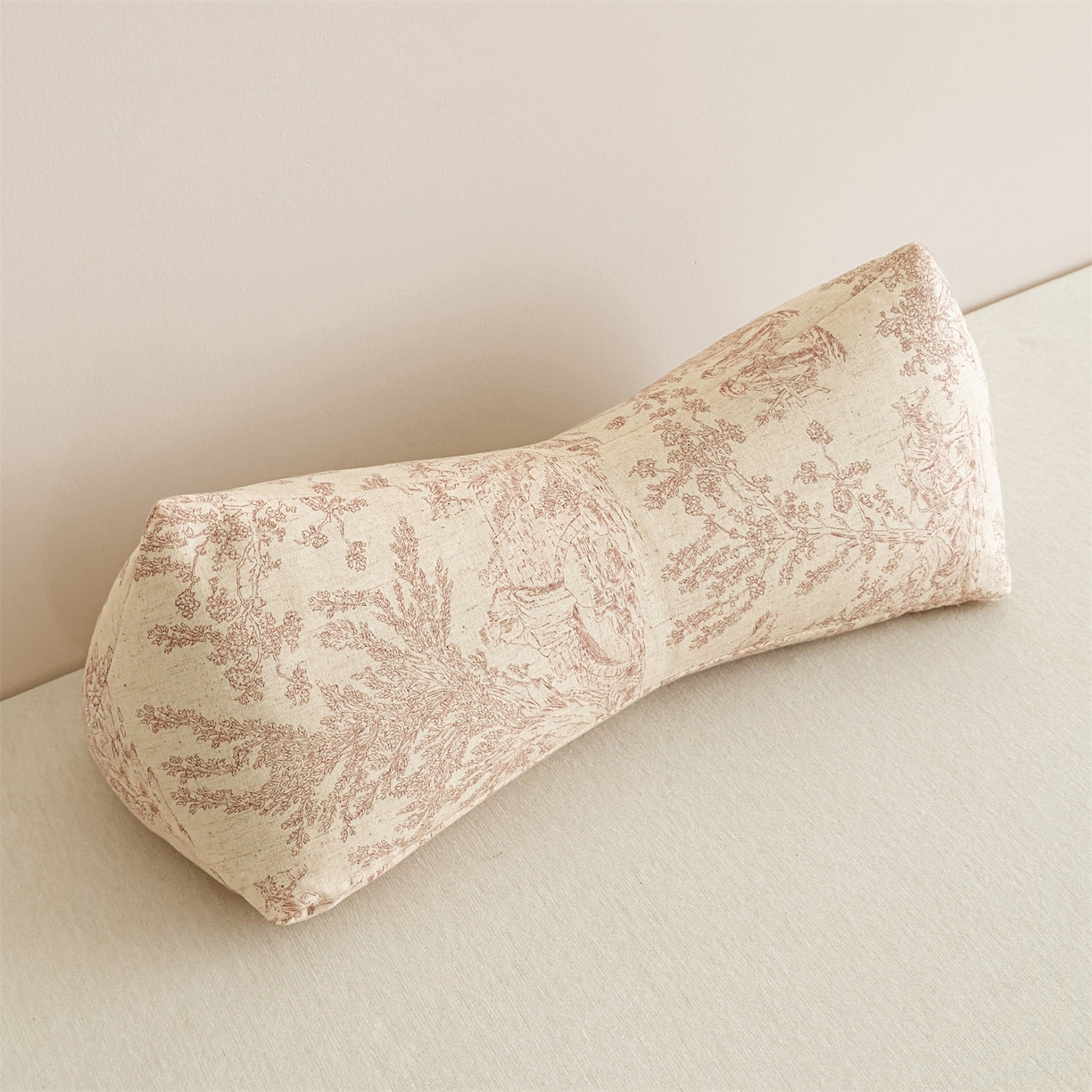 91家纺网 家纺一手货源 找家纺 麦肯锡 2025新款棉麻三角荞麦枕 梦想庄园粉