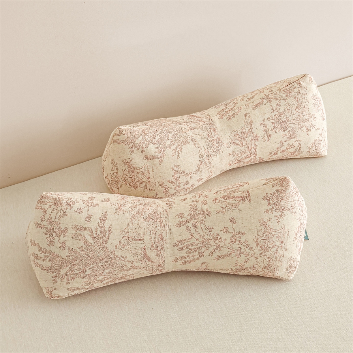 91家纺网 家纺一手货源 找家纺 麦肯锡 2025新款棉麻三角荞麦枕 梦想庄园粉