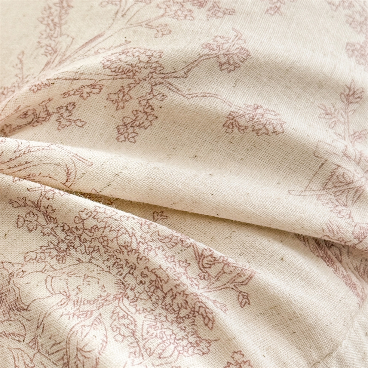 91家纺网 家纺一手货源 找家纺 麦肯锡 2025新款棉麻三角荞麦枕 梦想庄园粉