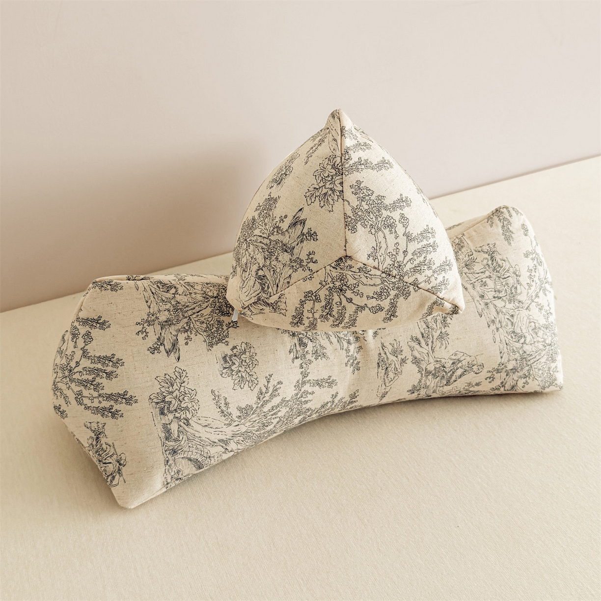 91家纺网 家纺一手货源 找家纺 麦肯锡 2025新款棉麻三角荞麦枕 梦想庄园灰