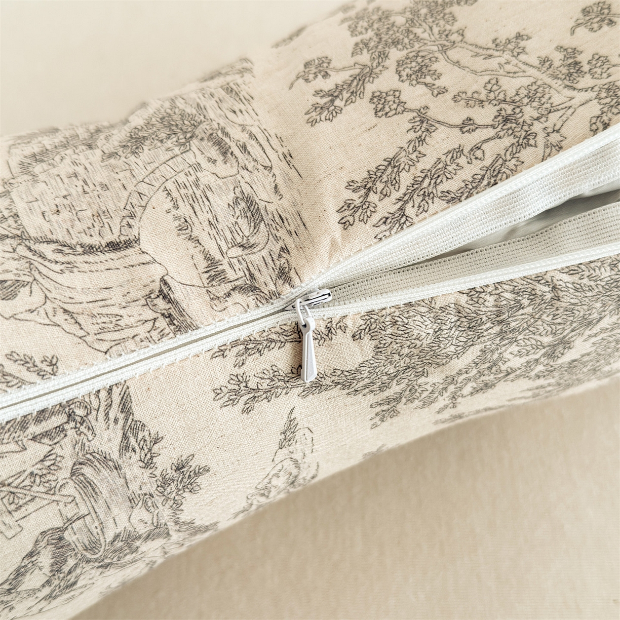 91家纺网 家纺一手货源 找家纺 麦肯锡 2025新款棉麻三角荞麦枕 梦想庄园灰