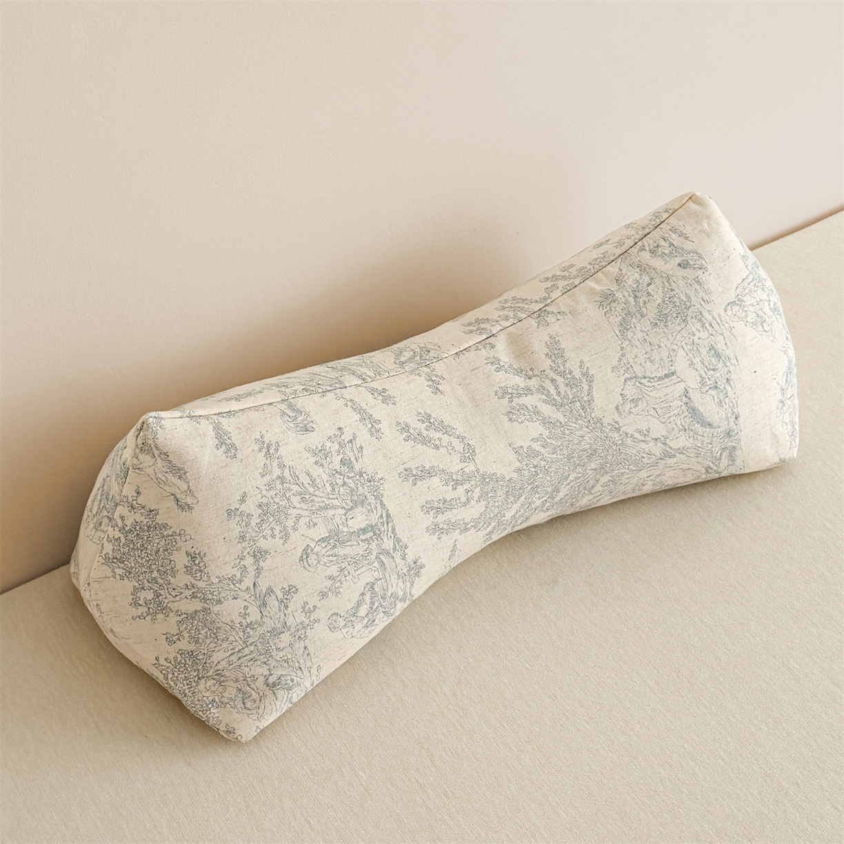 91家纺网 家纺一手货源 找家纺 麦肯锡 2025新款棉麻三角荞麦枕 梦想庄园蓝