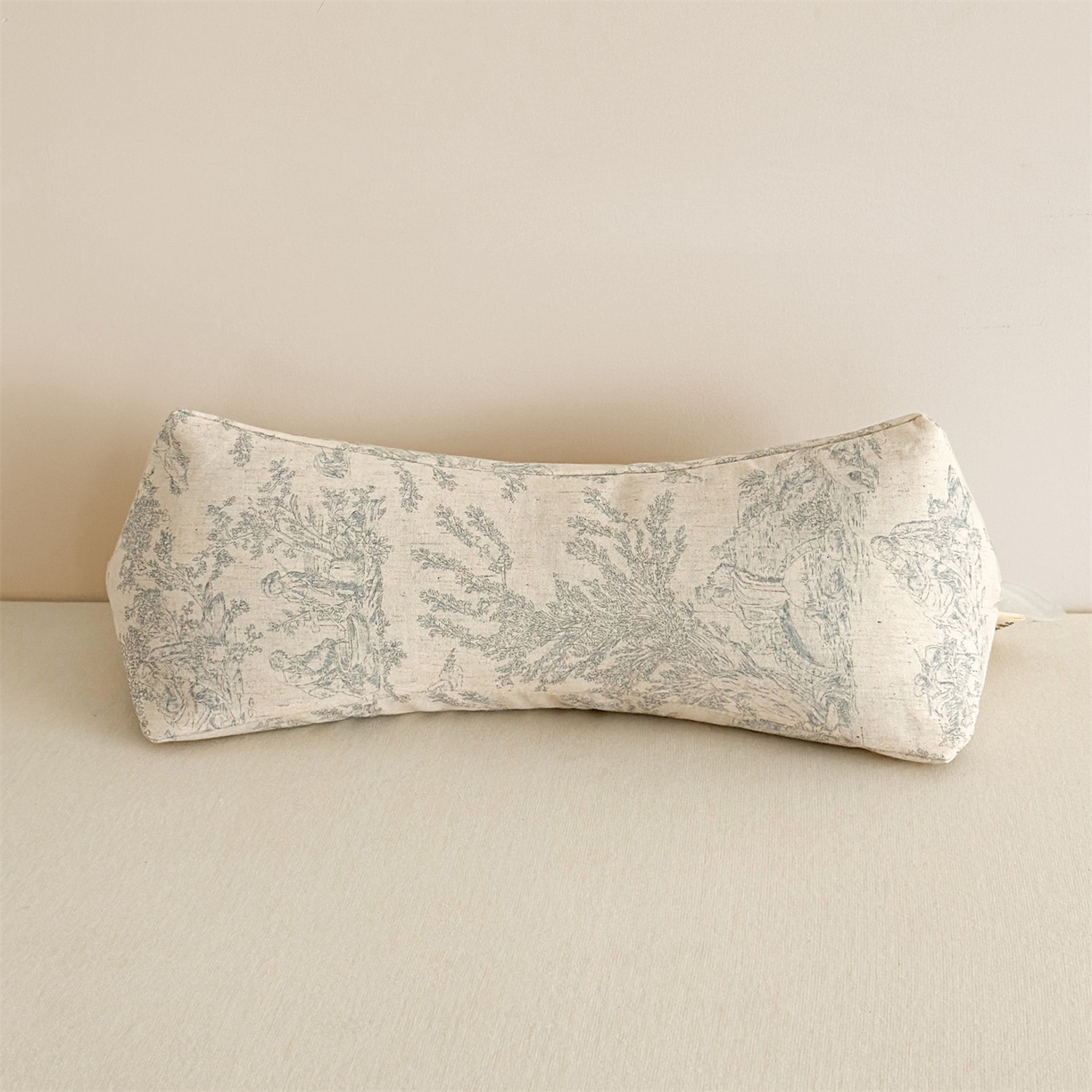 91家纺网 家纺一手货源 找家纺 麦肯锡 2025新款棉麻三角荞麦枕 梦想庄园蓝