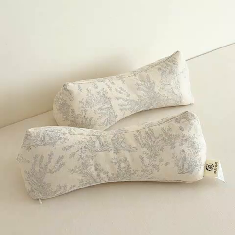 91家纺网 家纺一手货源 找家纺 麦肯锡 2025新款棉麻三角荞麦枕 梦想庄园蓝