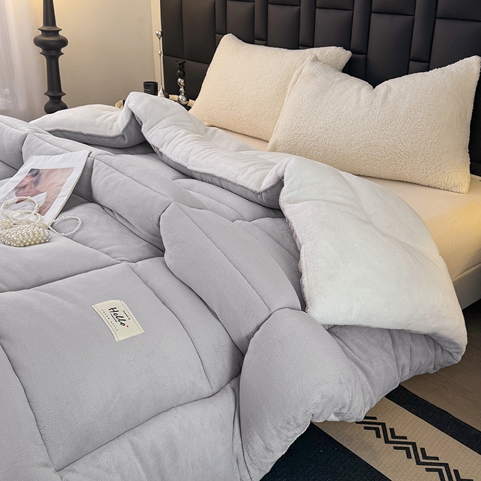 91家纺网 家纺一手货源 找家纺 天瑜家纺 2026新款180克牛奶绒羊羔绒冬被外贸被子电商跨境冬被被子被芯 浅灰白