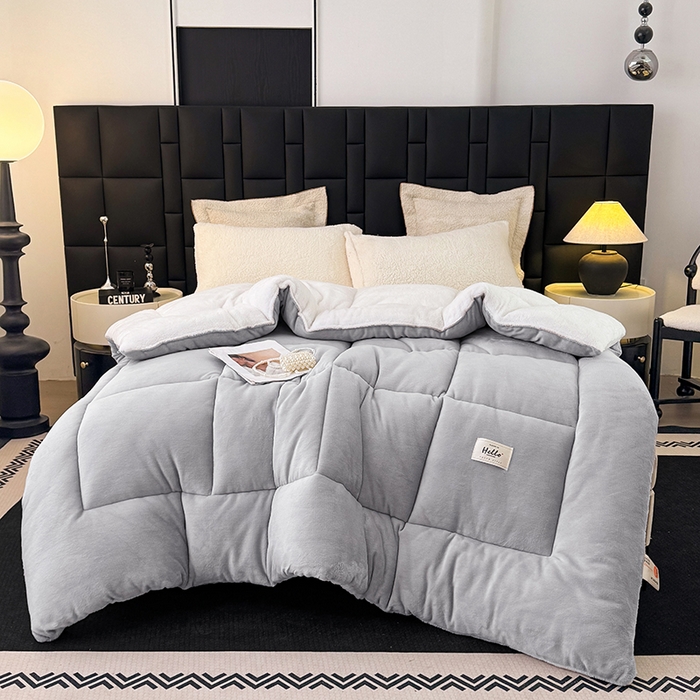 91家纺网 家纺一手货源 找家纺 天瑜家纺 2026新款180克牛奶绒羊羔绒冬被外贸被子电商跨境冬被被子被芯 浅灰白