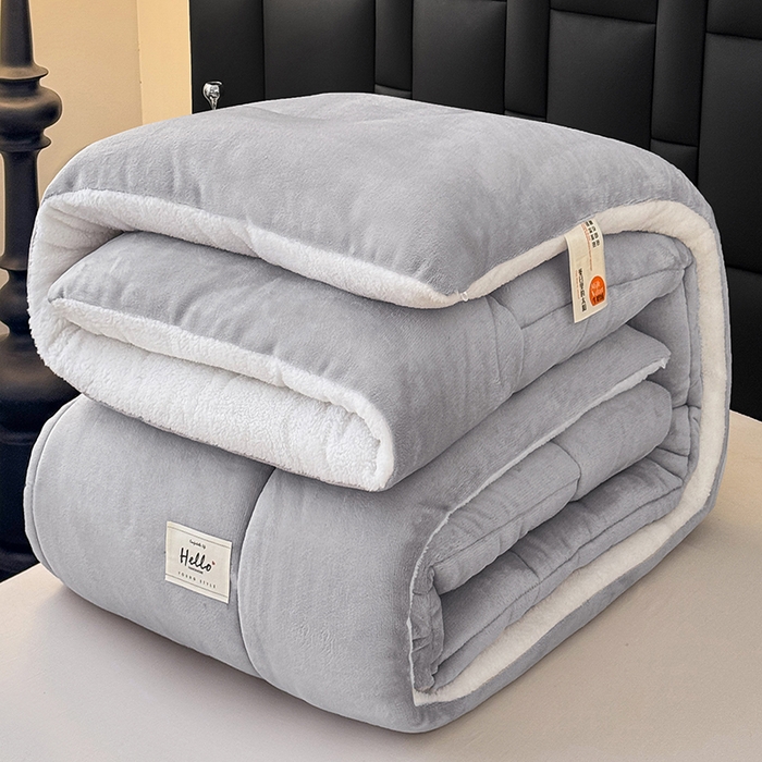 91家纺网 家纺一手货源 找家纺 天瑜家纺 2026新款180克牛奶绒羊羔绒冬被外贸被子电商跨境冬被被子被芯 浅灰白