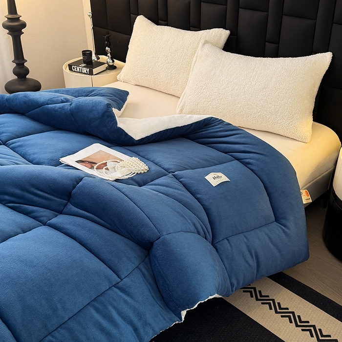 91家纺网 家纺一手货源 找家纺 天瑜家纺 2026新款180克牛奶绒羊羔绒冬被外贸被子电商跨境冬被被子被芯 蓝白