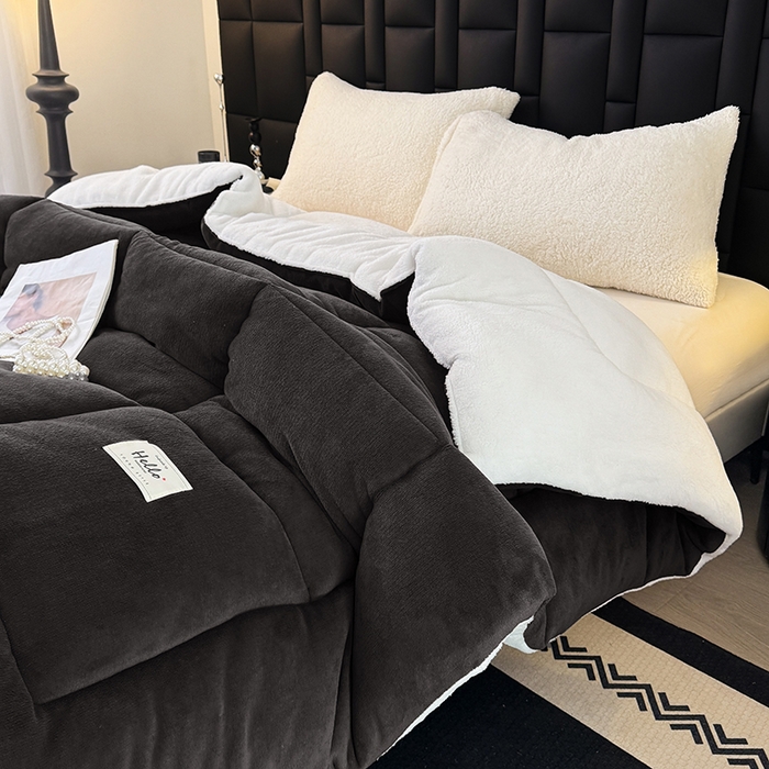 91家纺网 家纺一手货源 找家纺 天瑜家纺 2026新款180克牛奶绒羊羔绒冬被外贸被子电商跨境冬被被子被芯 深灰白