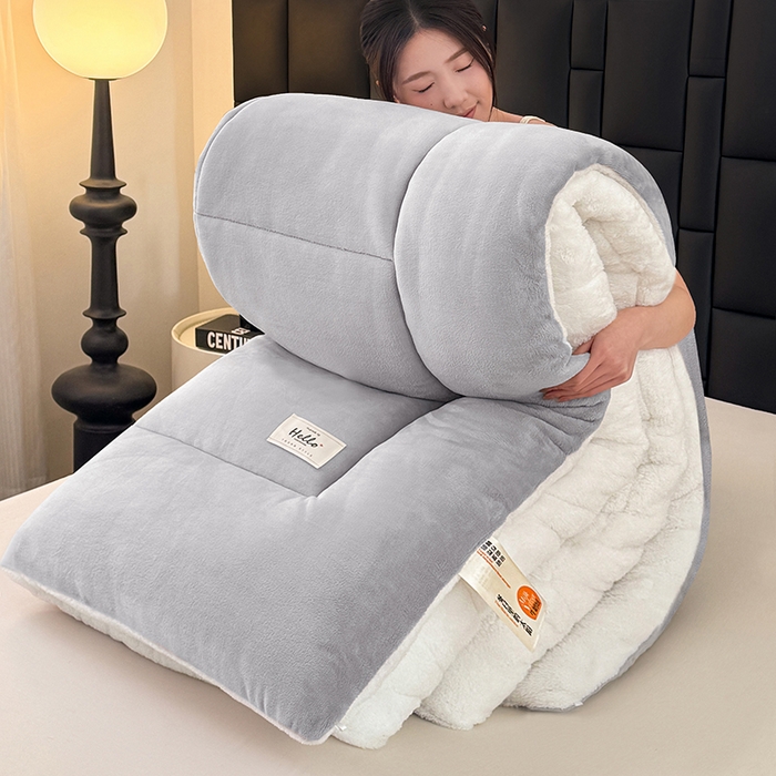 91家纺网 家纺一手货源 找家纺 天瑜家纺 2026新款180克牛奶绒羊羔绒冬被外贸被子电商跨境冬被被子被芯 浅灰白