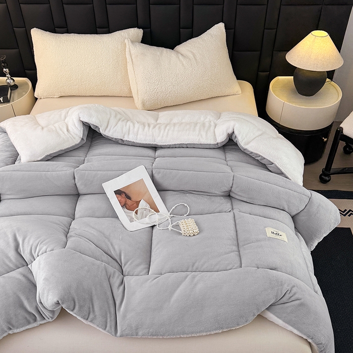 91家纺网 家纺一手货源 找家纺 天瑜家纺 2026新款180克牛奶绒羊羔绒冬被外贸被子电商跨境冬被被子被芯 浅灰白