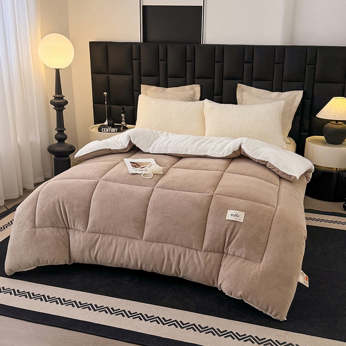 91家纺网 家纺一手货源 找家纺 天瑜家纺 2026新款180克牛奶绒羊羔绒冬被外贸被子电商跨境冬被被子被芯 浅驼白