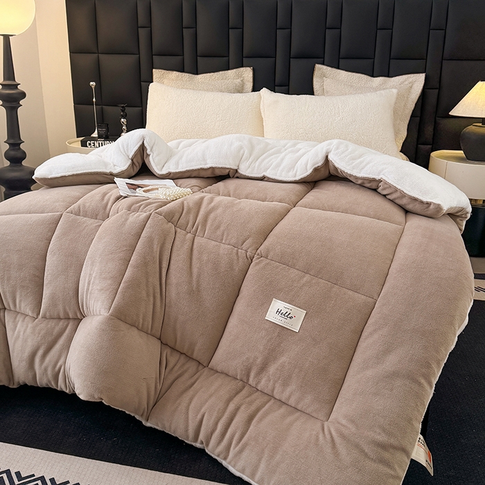 91家纺网 家纺一手货源 找家纺 天瑜家纺 2026新款180克牛奶绒羊羔绒冬被外贸被子电商跨境冬被被子被芯 浅驼白