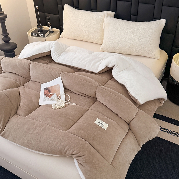 91家纺网 家纺一手货源 找家纺 天瑜家纺 2026新款180克牛奶绒羊羔绒冬被外贸被子电商跨境冬被被子被芯 浅驼白