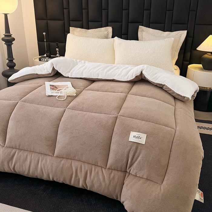 91家纺网 家纺一手货源 找家纺 天瑜家纺 2026新款180克牛奶绒羊羔绒冬被外贸被子电商跨境冬被被子被芯 浅驼白