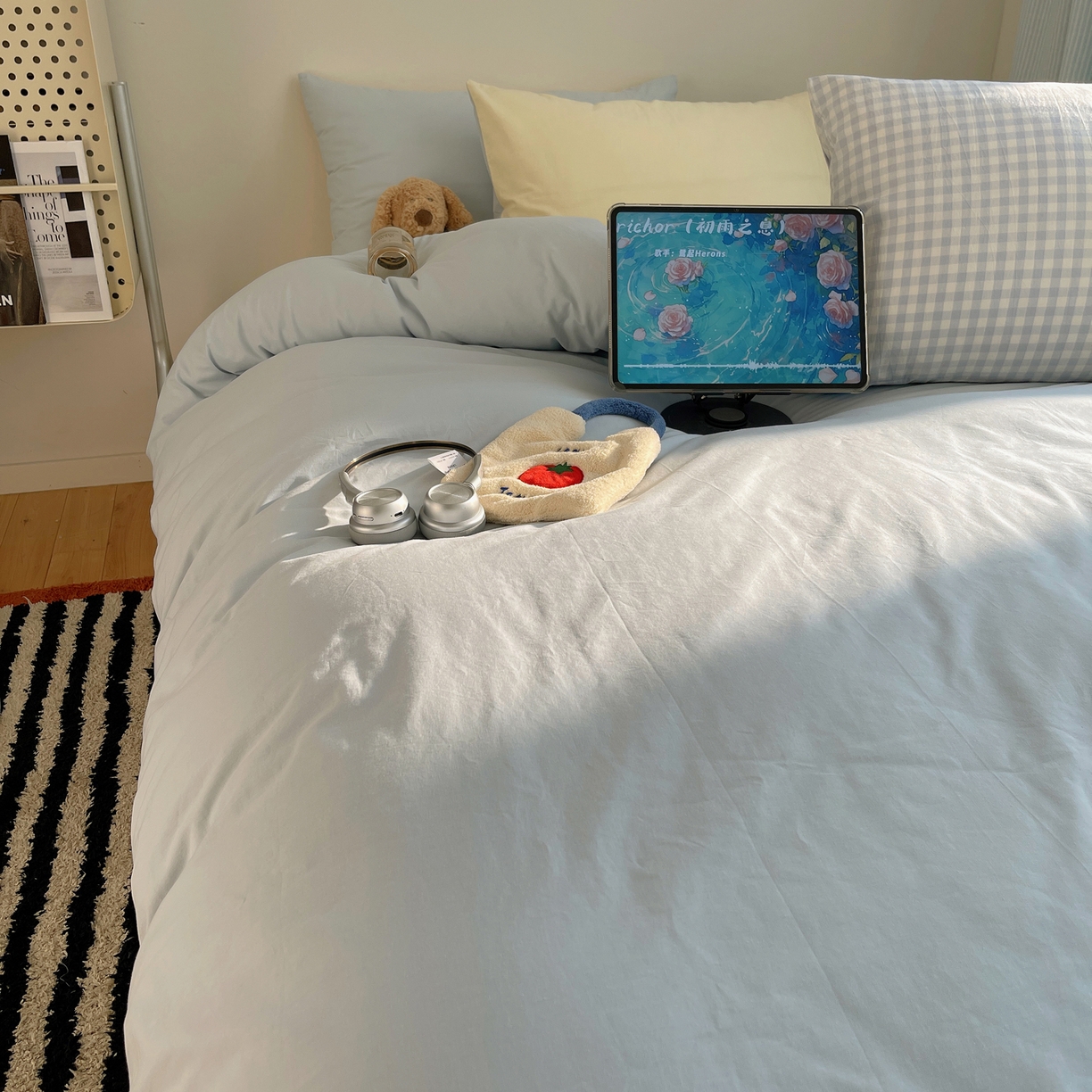 91家纺网 家纺一手货源 找家纺 三朵家纺 2026新款ins风全棉纯色双拼水洗棉四件套极简风系列 浅蓝芝士