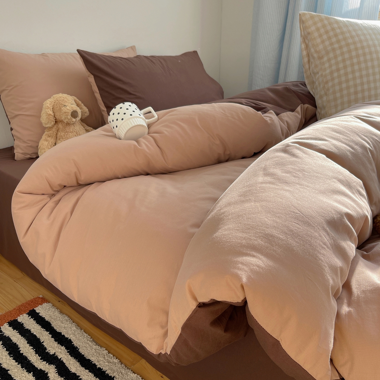 91家纺网 家纺一手货源 找家纺 三朵家纺 2026新款ins风全棉纯色双拼水洗棉四件套极简风系列 焦糖曲奇