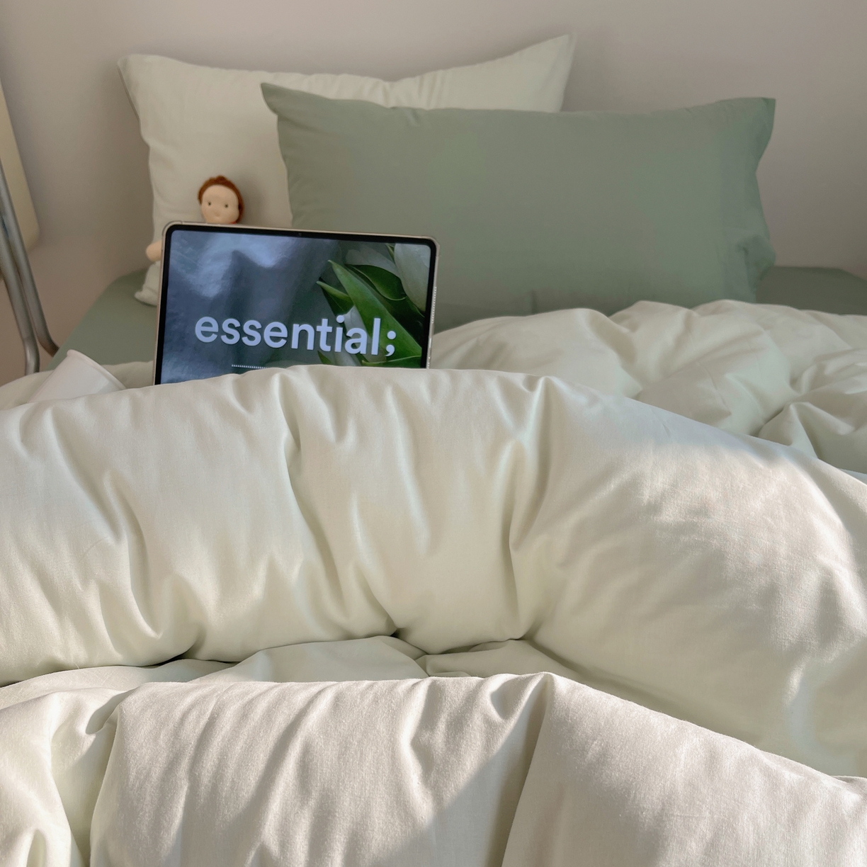 91家纺网 家纺一手货源 找家纺 （总）三朵家纺 2026新款ins风全棉纯色双拼水洗棉四件套极简风系列